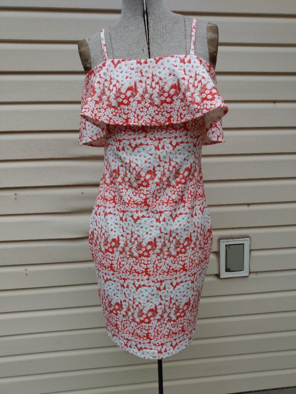 Flounce Ruffle Dress by Guess Los Angeles Size 6 Bodycon - Picture 2 of 13